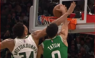 Moranto šūvis iš aikštės vidurio, Wigginso išpuolis ir Tatumo dėjimas per Giannį – įspūdingiausi NBA momentai
